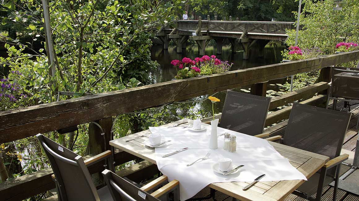 Die Terrasse vom Schlossrestaurant Zentgraf am Schloss Gifhorn - Foto02