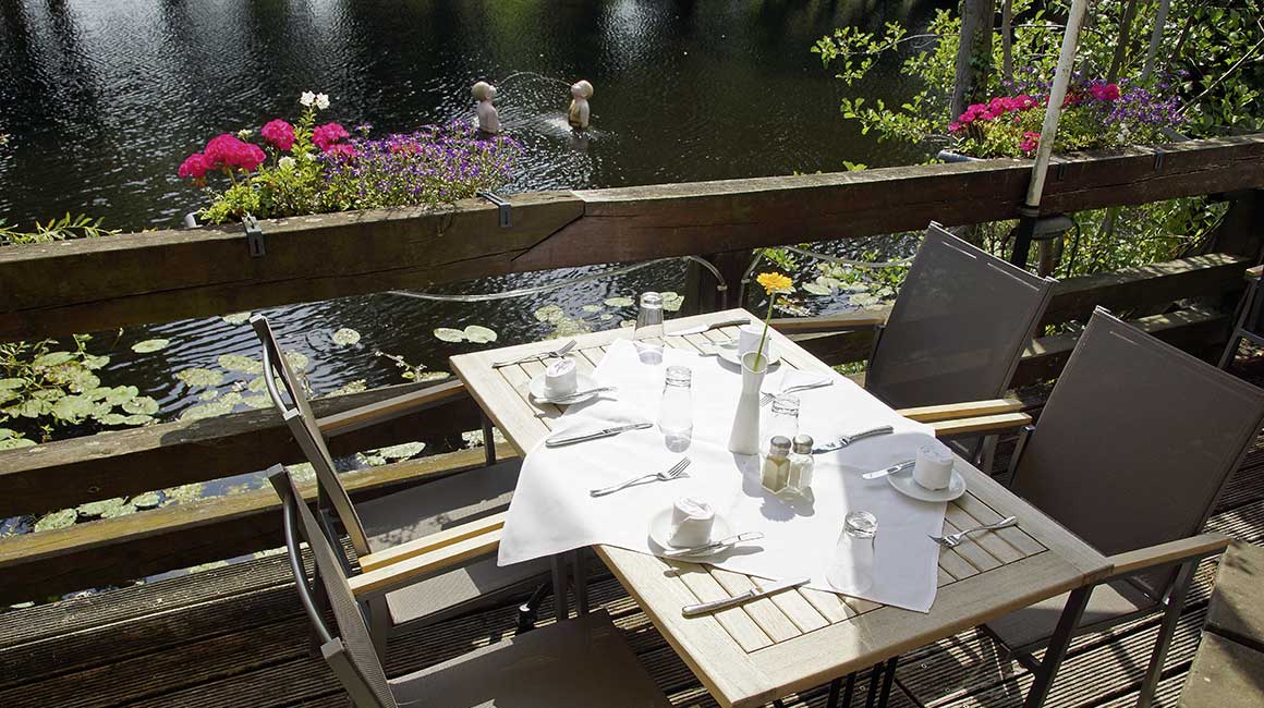 Die Terrasse vom Schlossrestaurant Zentgraf am Schloss Gifhorn - Foto05
